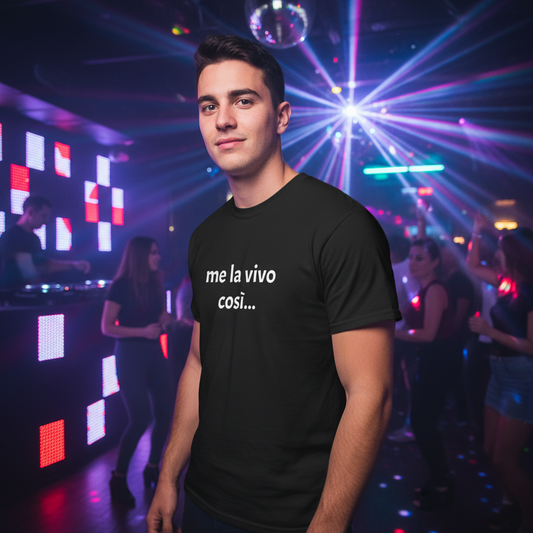 T-shirt classica unisex stampo " ME LA VIVO COSI' ".