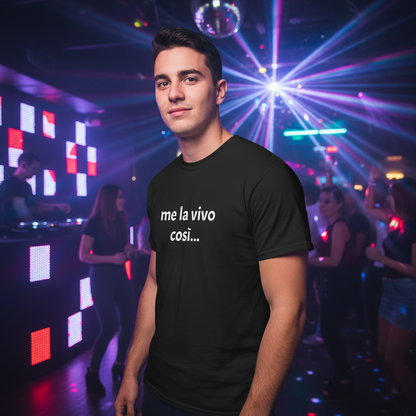 T-shirt classica unisex stampo " ME LA VIVO COSI' ".